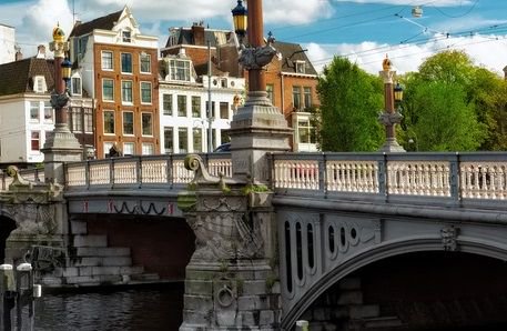 CountryNav's tweet image. Check out our new cultural video guide to The Netherlands 
buff.ly/2vfE3Uk
#traveltuesday #thenetherlands #amsterdam #culture