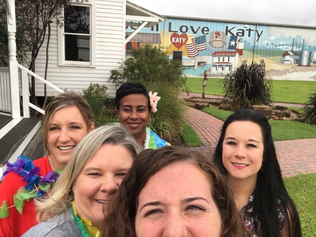 Landmarks are symbols of strength... so is our team! #twolves10 #teamcowboys <a href="/KimVrana/">Kim Vrana</a>