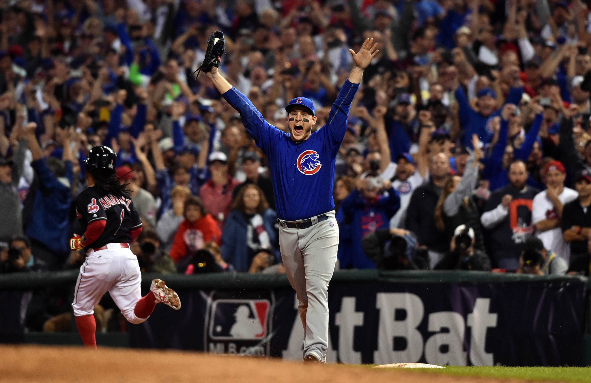 Happy 28th Birthday, Anthony Rizzo. 

Have a great one captain. 