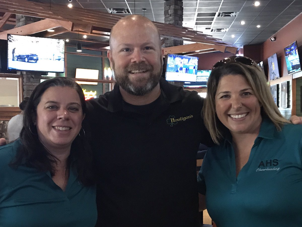 Thanks Larry from Houligan's for hooking up the cheer team after our competition <a href="/CoachBurtonAhs/">Melanie Burton</a>