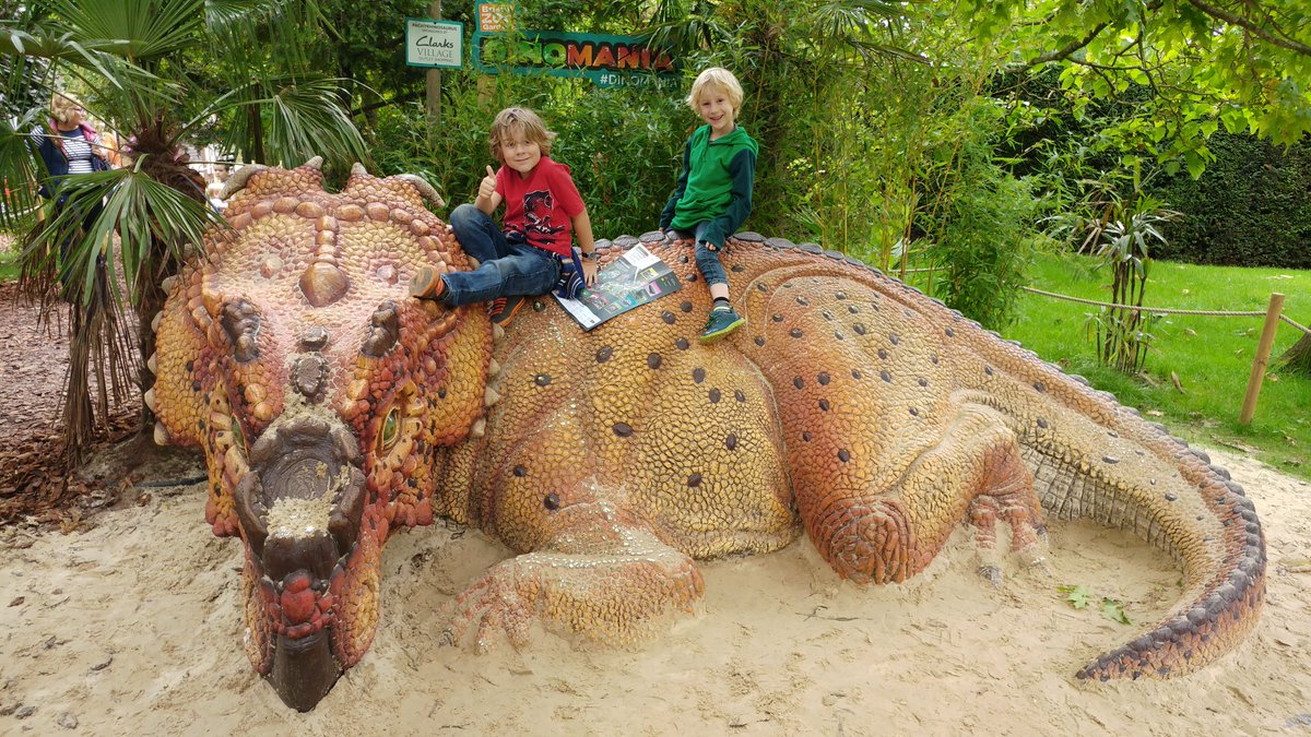 Great fun @BristolZooGdns <a href="/ClarksVillageUK/">Clarks Village. Somerset Outlet Shopping</a> #CVDino !!!