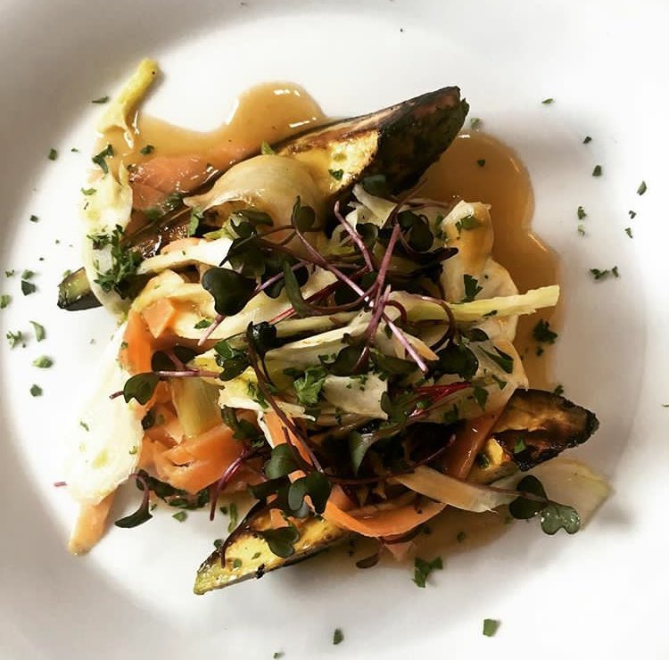 Trucha ahumada, palta grillada, hinojos marinados y verdes orgánicos. Los espero hoy en Las Balsas junto a <a href="/HSBC_AR/">HSBC Argentina</a> #MundoEpicúreo