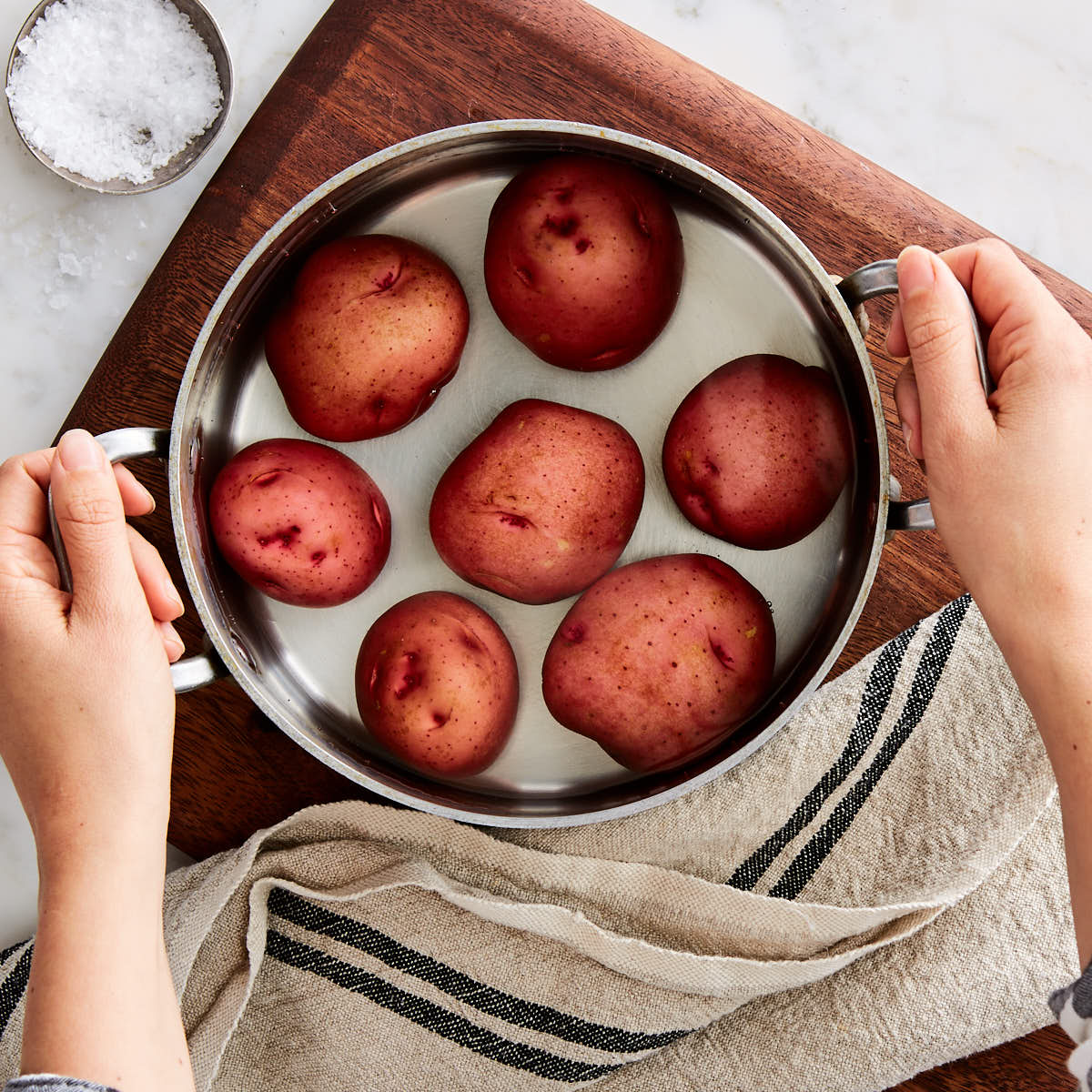 herfaveshopping's tweet photo. FREE FOOD FOR A WEEK https://t.co/J8cQWjWC5X  Code 10FreeBox2017 DID YOU KNOW? Place potatoes in cold water before bringing to a boil.  #ad https://t.co/w1ofgJRnSz