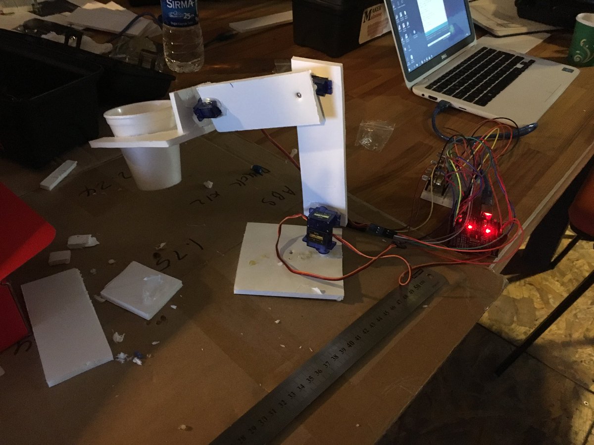 Suyu boşaltma robotumuz :) 👍🏻👌🏻#MakerÖgretmen