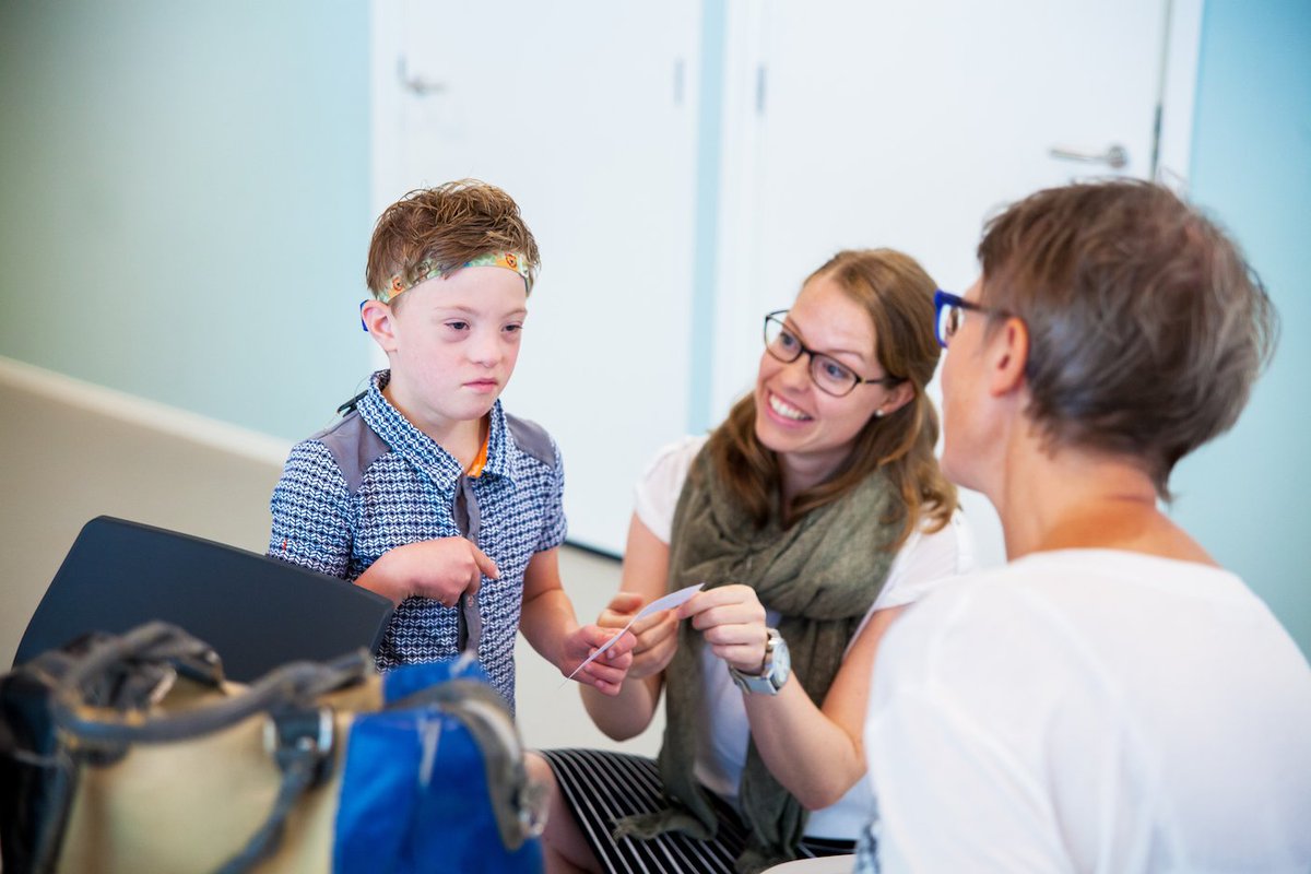 50% aanwezigheid van ouders in de 1e lijns #logopedie behandeling. Hoe doe je dat in de dossiervorming? Meedenken? bit.ly/2vigvNm