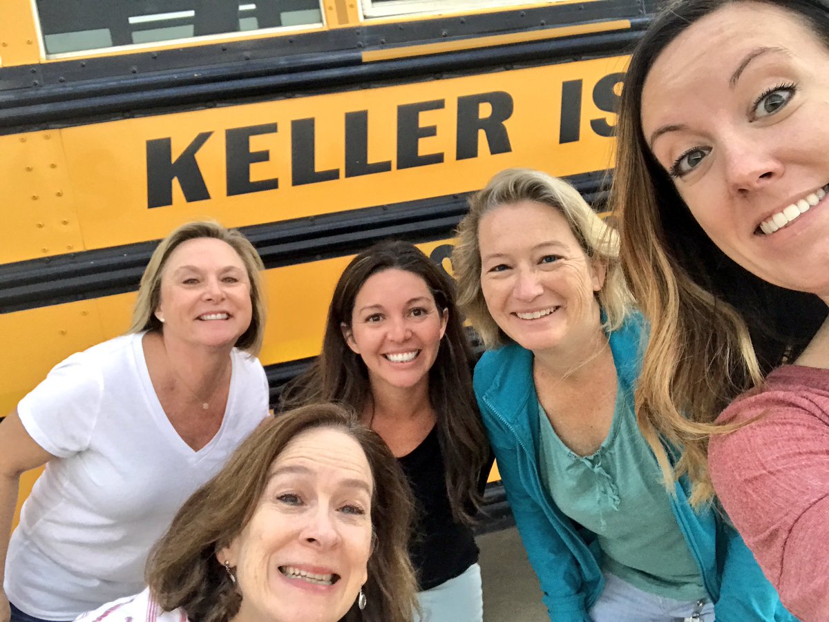 TheMrsLane's tweet photo. Scavenger hunt fun! #40yearsofexcellence #teachersbecrazy #Back2School #KellerISD #FESlearns https://t.co/VxH16RyGun