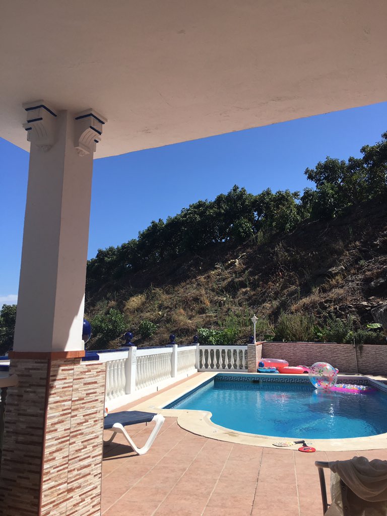 shellb101's tweet image. Enjoying the ☀️ and 🍷 whilst in Nerja in our #jamesvilla 👍🏼