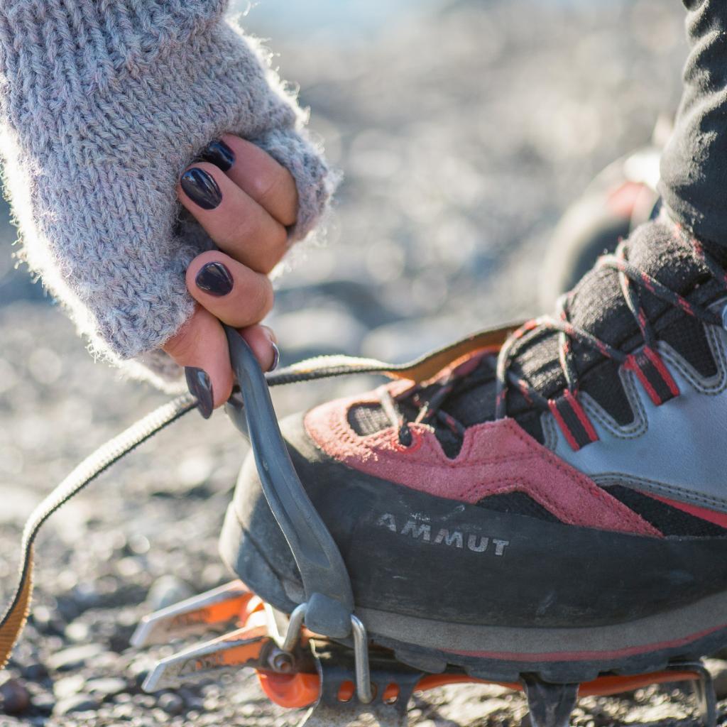 OPI_PRODUCTS's tweet image. Crampon on in longwear lacquer. #OPIIceland shade #LessIsNorse in #InfiniteShine. Shop here: opi.is/sqX2BF