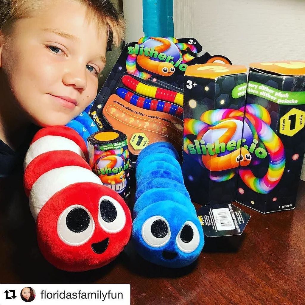 BonkersToys's tweet photo. Slithers...slithers everywhere!! ❤️💜💙💚 Go get yours at @target and @toysrus 🤗 #slithersummer #slitherselfie #slith… https://t.co/xveOd2SW12 https://t.co/5m1iWqO006
