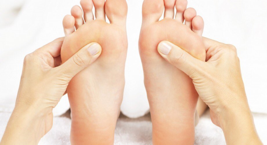 Last few #appointments for #reflexology next week #Monday &amp; #Saturday #donationbased #affordable #therapy #Swansea #student #loveyourfeet 👣