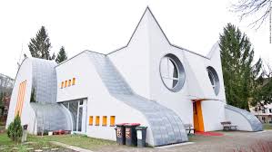 lindahubbardart's tweet photo. 'Things That Exist'.......#AnimalBuildings https://t.co/orGpeL1c5L