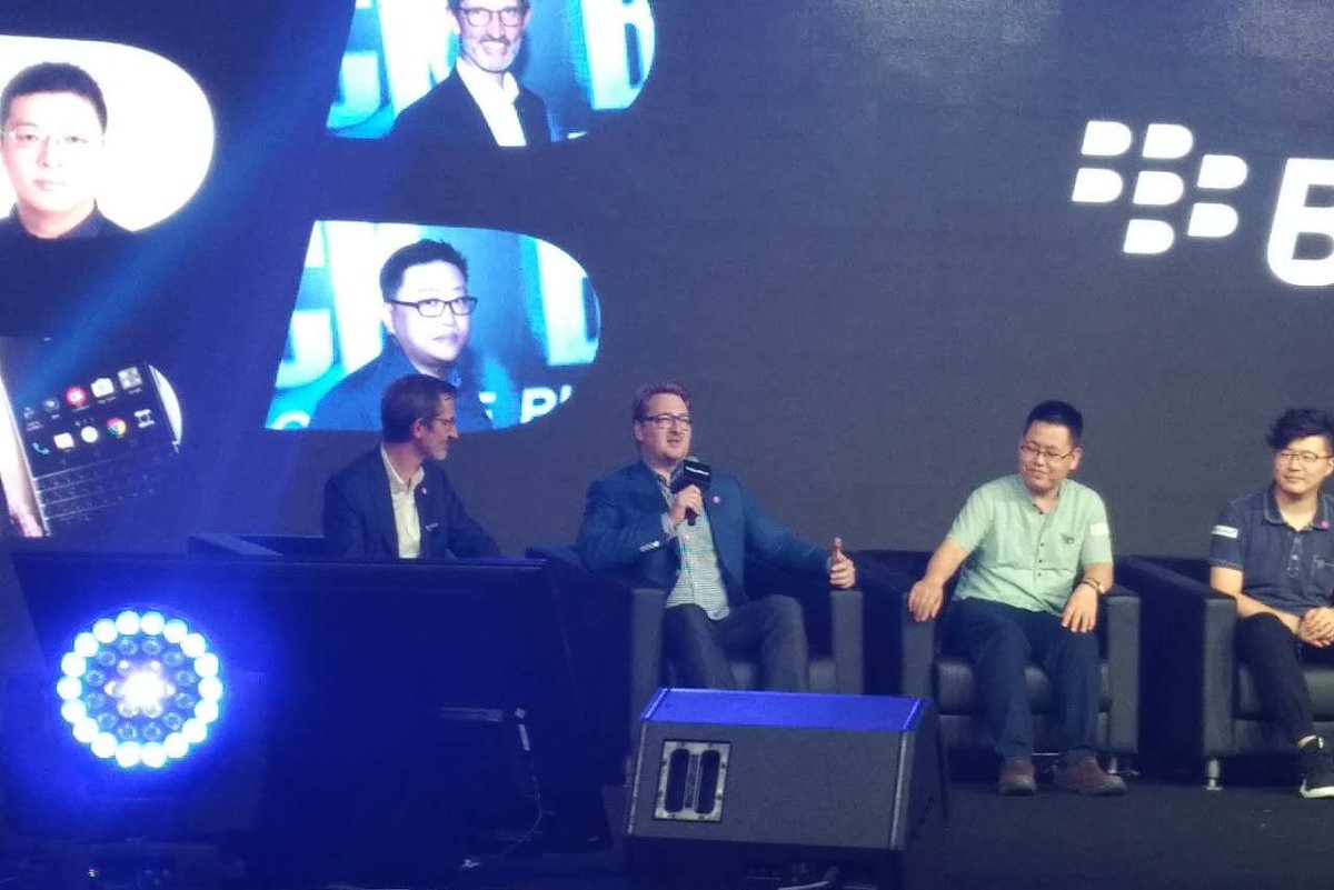 crackberrykevin's tweet photo. Awesome time talking to HARDCORE BlackBerry fans from China tonight at the #KEYone launch event! 🇨🇳 ❤🗝ᵒⁿᵉ https://t.co/2V08ulEyHK