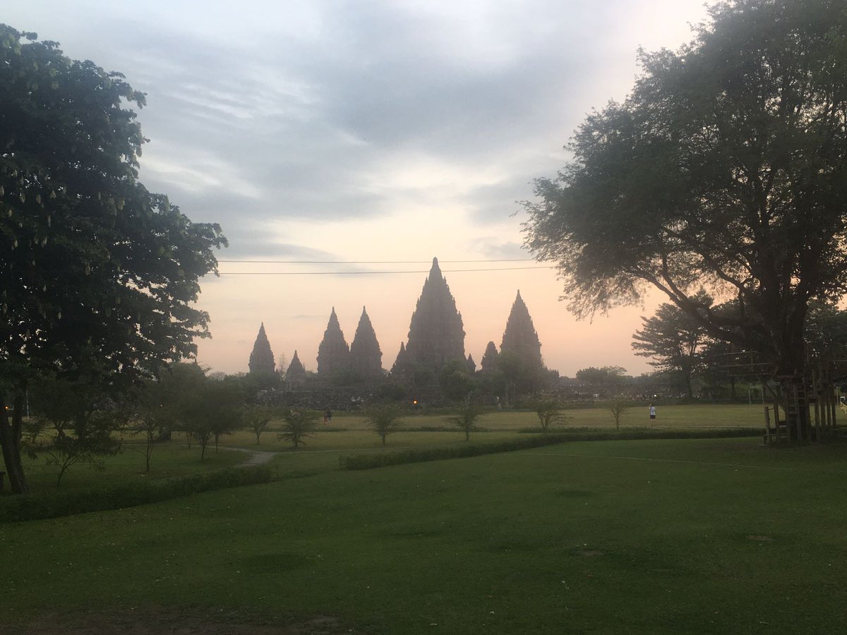 AGSWChallenge17's tweet photo. Second temple of the day, Prambanan at sunset! Just stunning, the pictures don't do it justice. https://t.co/tFiGzR5JgN