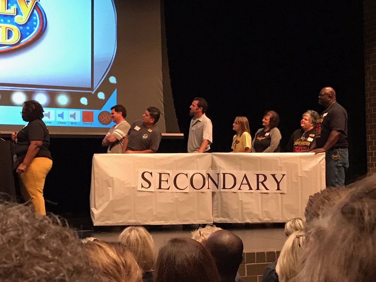 JPSHurricane's tweet photo. Overheard..."I can't believe we lost b/c of Mac &amp; Cheese!" 😂 Elem. wins 1st JPS #FamilyFeud #JPSBackToSchool #CaneFamily @AsstSupe_jboro https://t.co/7WO1vzAb08