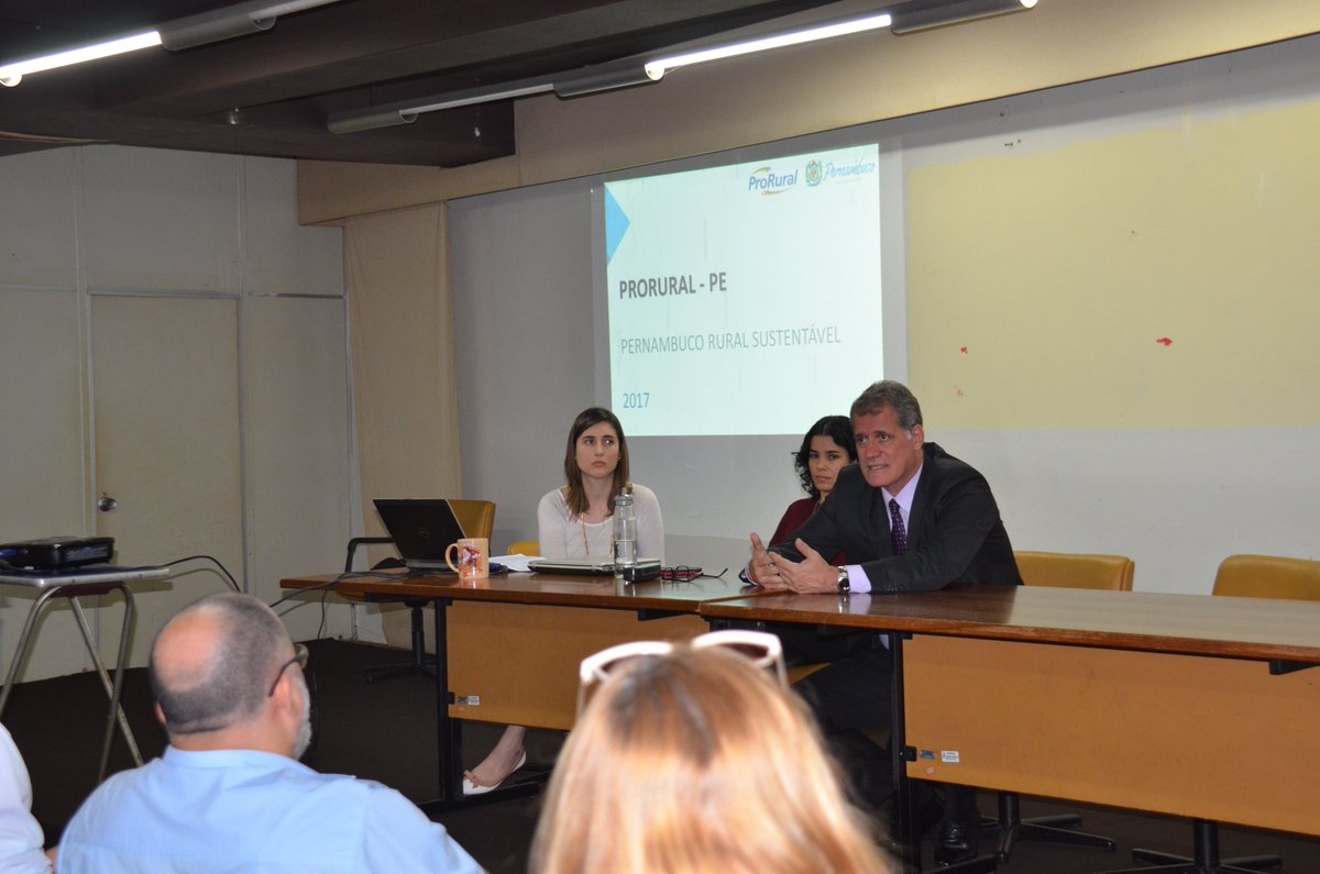 ProRuralPE's tweet photo. Nilton Mota e técnicos do ProRural se reuniram para traçar novas estratégias dos projetos do PRS https://t.co/BF15EkRctg #ProRural https://t.co/Ot3oeOVQxg