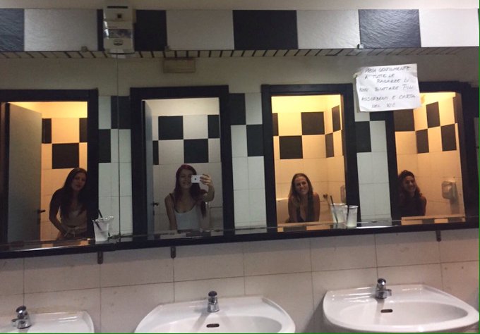 Ecco cosa succede quando 4 donne vanno in bagno insieme e nessuna tiene la porta😂😂😂😂 https://t.co/Je<a href="/tag/michelleferrari"class="tags"><span>#michelleferrari</span></a><a href="/tag/la7"class="tags"><span>#la7</span></a><a href="/tag/nonelarena"class="tags"><span>#nonelarena</span></a><a href="/tag/giletti"class="tags"><span>#giletti</span></a><a href="/tag/dibattito"class="tags"><span>#dibattito</span></a>