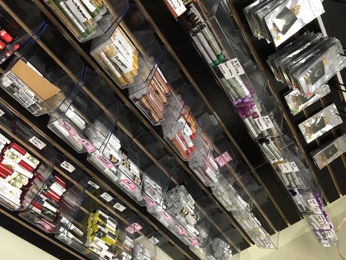 We've got a great selection of quality joints! Buy them solo or in a pack, we're here till 10pm!
greentokencannabis.biz
#i502 #cannabis #WA