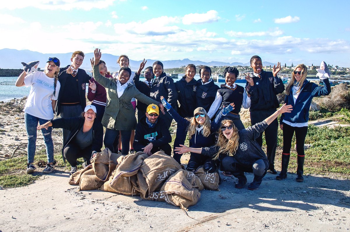 7seasrope's tweet photo. Spanning an area of only about 200m squared, 19 of us picked up 160kg of trash in just over an hour. https://t.co/gWGNEXIaLH