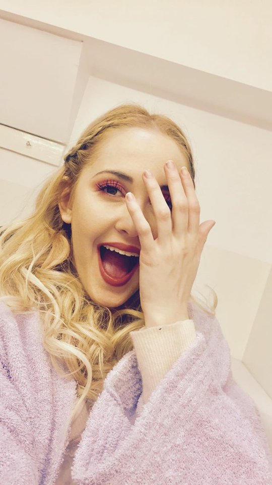 EsposftLambre's tweet photo. Quiero guarda la en una cajita de cristal para que nada ni nadie la lastime #MercedesLambre #RuggeroPasquarelli #KCAColombia https://t.co/p7iIsdsb4l