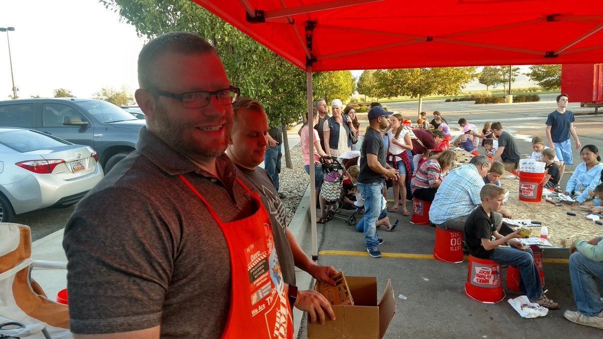 JamesCollins_55's tweet photo. Great time at our off site MET team depot/kids club event in Saratoga springs last week. #D53MET #BestnWest #PacNorthProud #Extreme4417 https://t.co/Gklbj56fQj