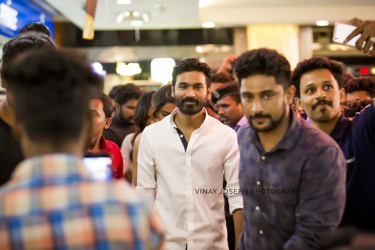artistryhere's tweet photo. Despite being tired,entire team of #VIP2 looks positive & graceful at Cochin promos๐โ @dhanushkraja @soundaryaarajni @Amala_ams #vip2in3days https://t.co/XtHy1nnbtV