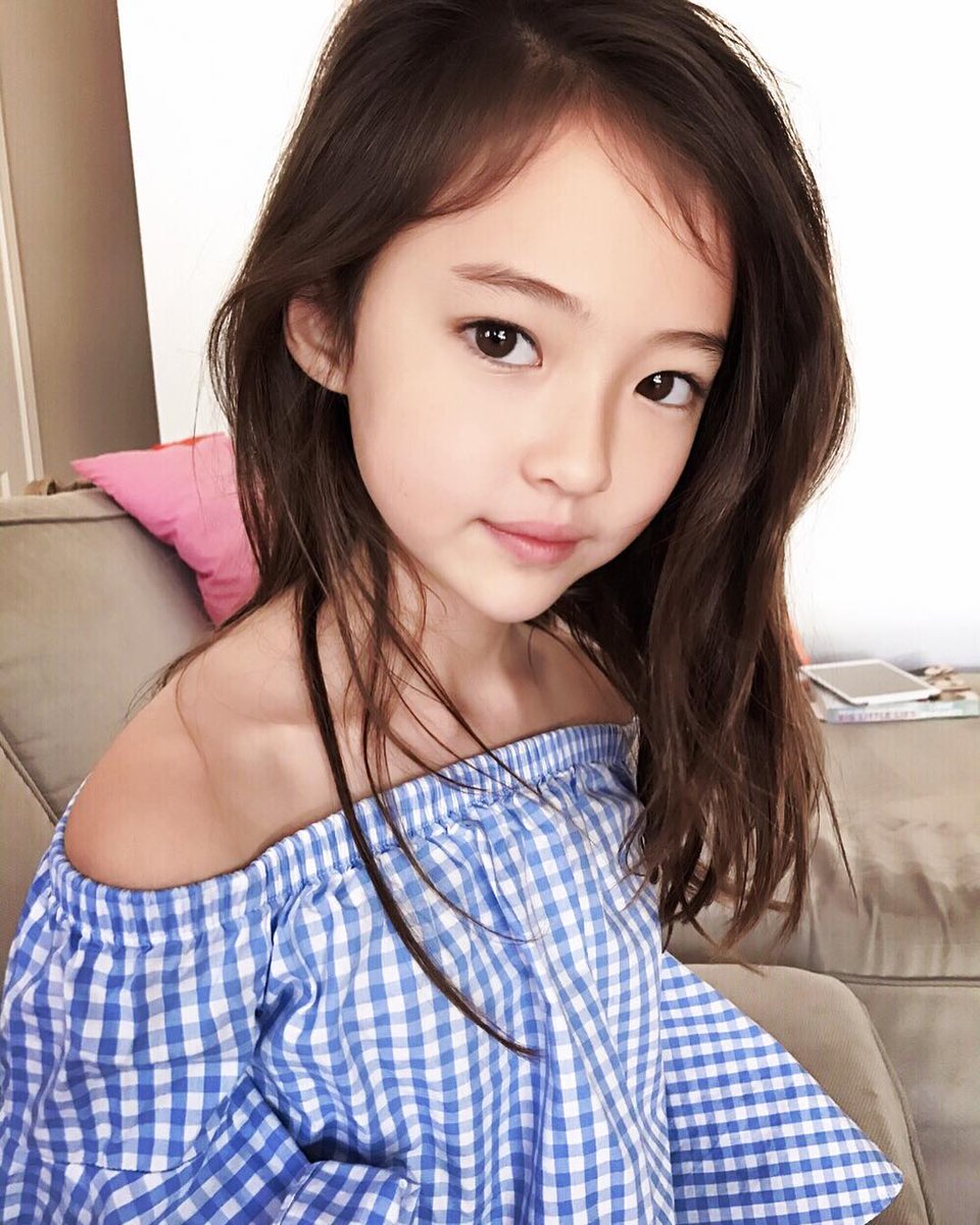 Selri この子の顔理想すぎる 韓国とアメリカ のハーフ っぽい 1 2枚目の破壊力 Ellagross Kidsmodel