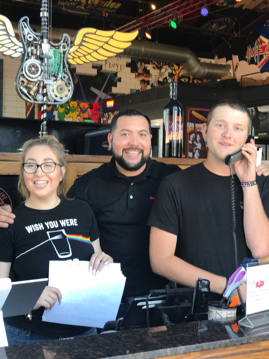 RockandBrewsBP's tweet photo. Serving those who ROCK!!! #RockAndBrewsteam #Family #MeskoRestaurantGroup https://t.co/Sfc8jdIm2C