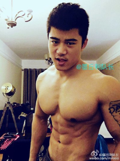 shooting_splash's tweet photo. #weibo #captainmercury
#墨丘利队长
#Shanghai #MiloMo
#Eyesforce
#MuscleJock #athletemodel https://t.co/MYbwxepPh8