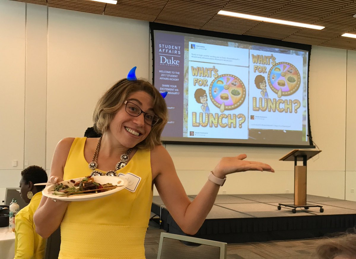 itsjessmac's tweet photo. #DukeSAKickoff17 she finally got her lunch! 😂 @NicoPontico https://t.co/fieLfk8DHj
