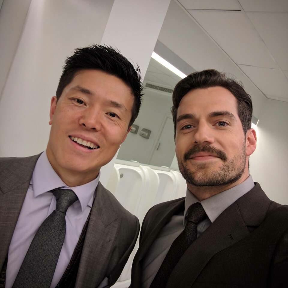 HenryCavillPo's tweet photo. #CavillNasRedes | #HenryCavill postou esta foto ao lado do duble #LiangYang e o chamou de "Superman Chinês"
#Stunties #MI6 #ChineseSuperman https://t.co/8xFTXU6Ku4