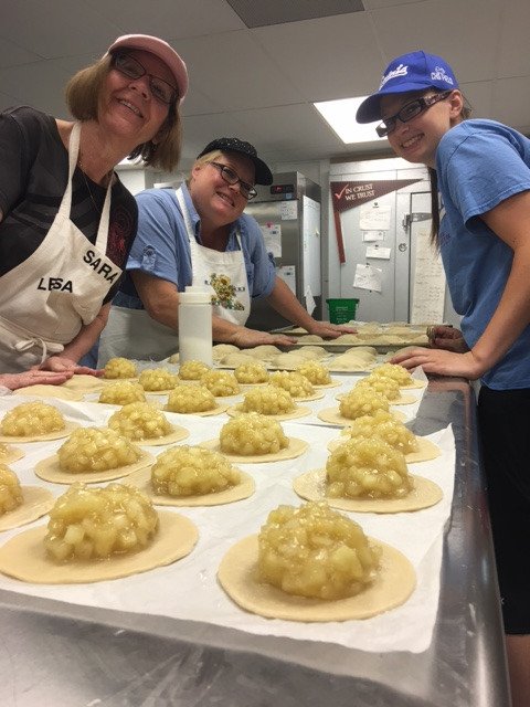 sarastipsypie's tweet photo. Just finishing up some #vegan pies at the bakery! #tipsypies #thepielady #madeinminnesota https://t.co/7yrWrSinVP