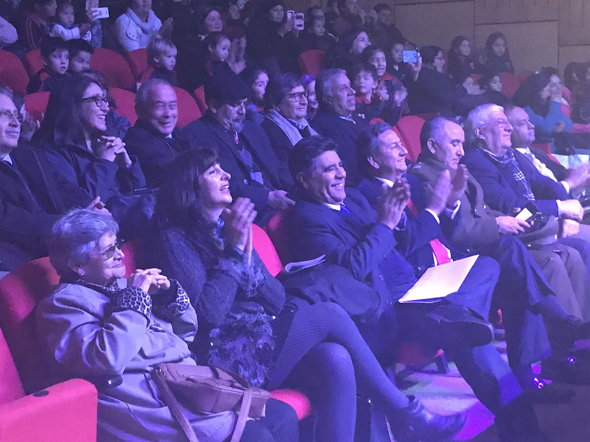 muni_sanjavier's tweet photo. Junto al SEREMI De Desarrollo Social conmemoramos los 10 años de #Chile Crece Contigo y entregamos 181 kit rincon de juego. @dsocial_gob https://t.co/7Vx95GZoXk