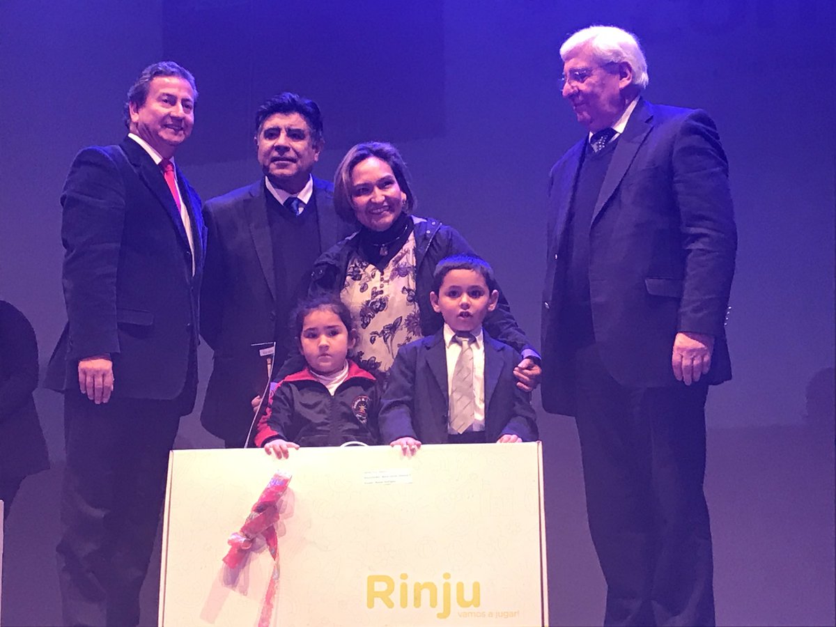 muni_sanjavier's tweet photo. Junto al SEREMI De Desarrollo Social conmemoramos los 10 años de #Chile Crece Contigo y entregamos 181 kit rincon de juego. @dsocial_gob https://t.co/7Vx95GZoXk