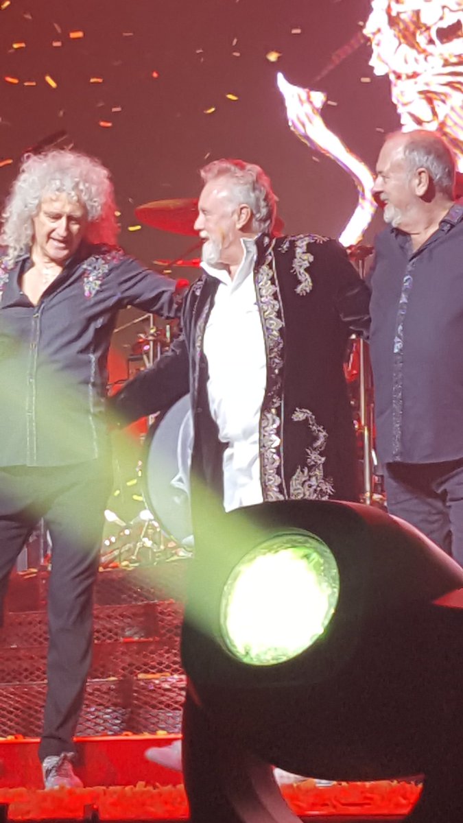 OrtizJanet's tweet photo. I hope I get to see these legends again!!!! Thanks for the incredible experience! 😍 @DrBrianMay @OfficialRMT @QueenWillRock https://t.co/EaRcytoRPN