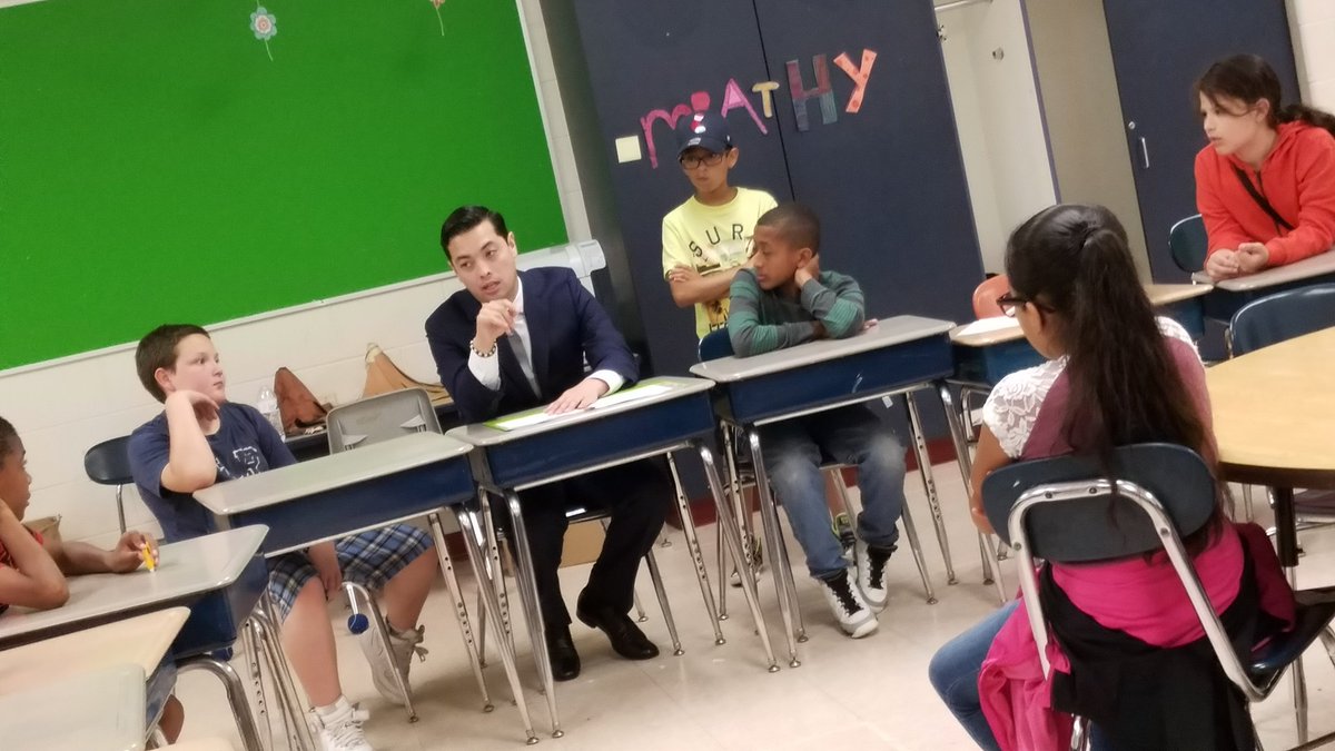CDL_RI's tweet photo. Excited to have a visit with Mayor Diossa! #CDLRI #summerlearning #communitygarden https://t.co/3WhLEBy6Cw