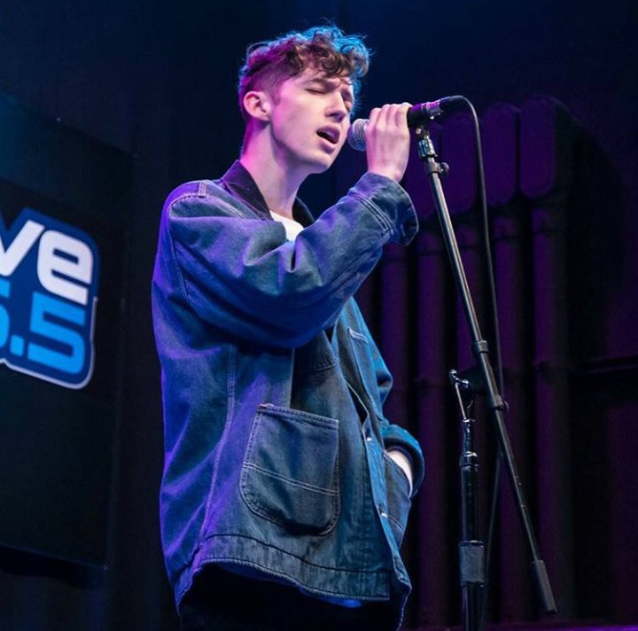 georgesivan95's tweet photo. i like the way you look when you sing.
@troyesivan 😍😍😍 https://t.co/uwRcqkT9co