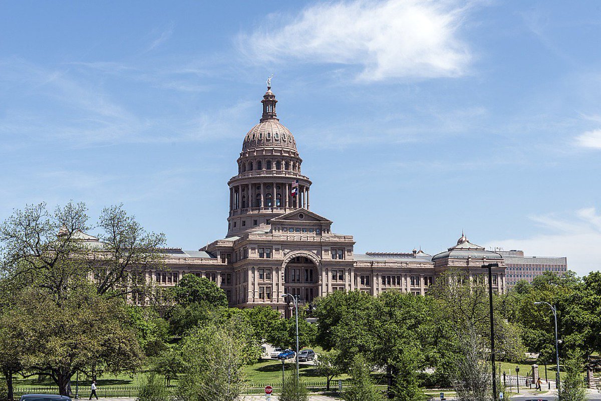 LloydGosselink's tweet photo. Learn what legislation impacted groundwater, surface water, water utility, & environ. issues during #RegularSession. https://t.co/WlraOIxPQ1 https://t.co/MiIv1jCUIf