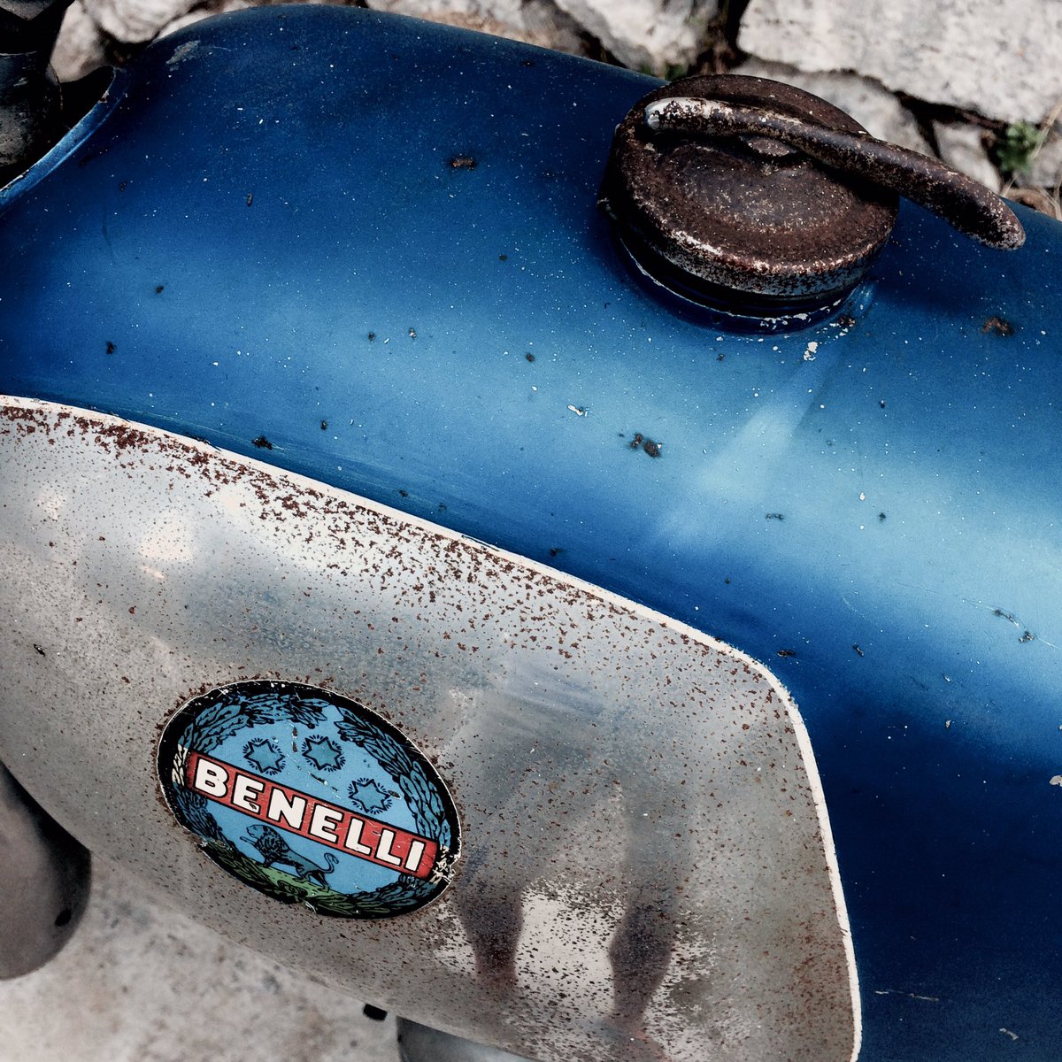 MikeHitchmough's tweet photo. #classic @BenelliMotor with natural #patina #classicbike https://t.co/SIXa3ZGXmL