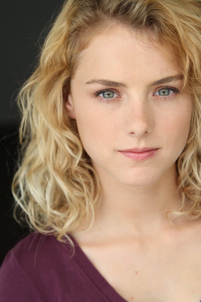    We wish a very happy birthday to Laura Wiggins! ¡Feliz cumpleaños 