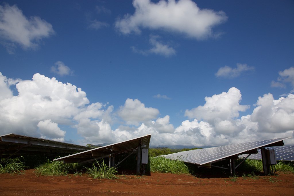 grist's tweet photo. ☀️ We’re on our way to a solar-powered future. Hawaii is already living there. https://t.co/ofwWHw5PYp (in partnership w/ @longreads) https://t.co/tv1QW6haxA