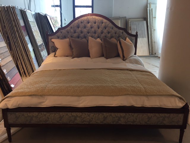 Anyone need a bed?! Come check out this gorgeous Hickory Chair bed on clearance at <a href="/Ailanthusltd/">Ailanthus, Ltd.</a>