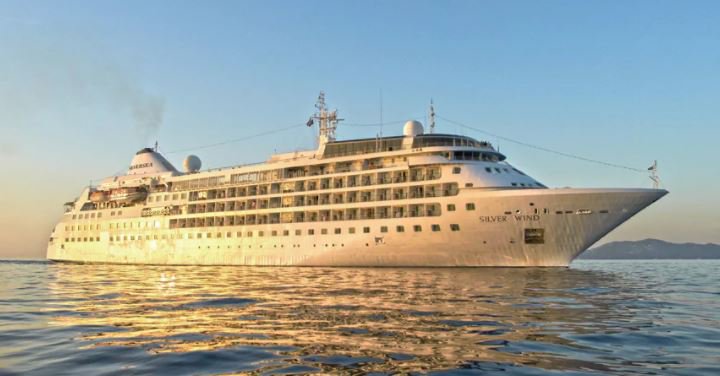 STEINTRAVELIRL's tweet photo. Thanks for hosting @STEINTRAVELIRL &amp; guests @silversea in #cobh #cork #silverseamoments. If only we could bring the butler home? https://t.co/ZQbsAkh0k4