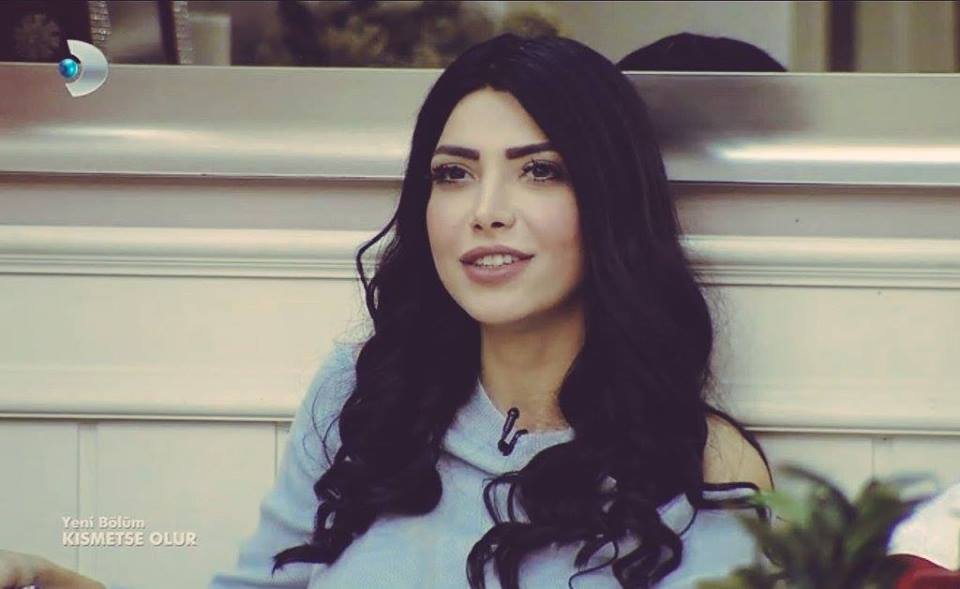 zeynep2l's tweet photo. sonra sadece seversin 
kalp kalp #DidemDelen https://t.co/U510Dgbvrm