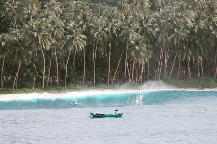 surferrulemag's tweet photo. CRUCE DE ... 
Surf-trip de un grupo de amigos por las Isla Nias y Telos.
#goodvibescrossing #goodvibespirit
 https://t.co/SxzHiJ8ZQD https://t.co/qX8iKy9P33