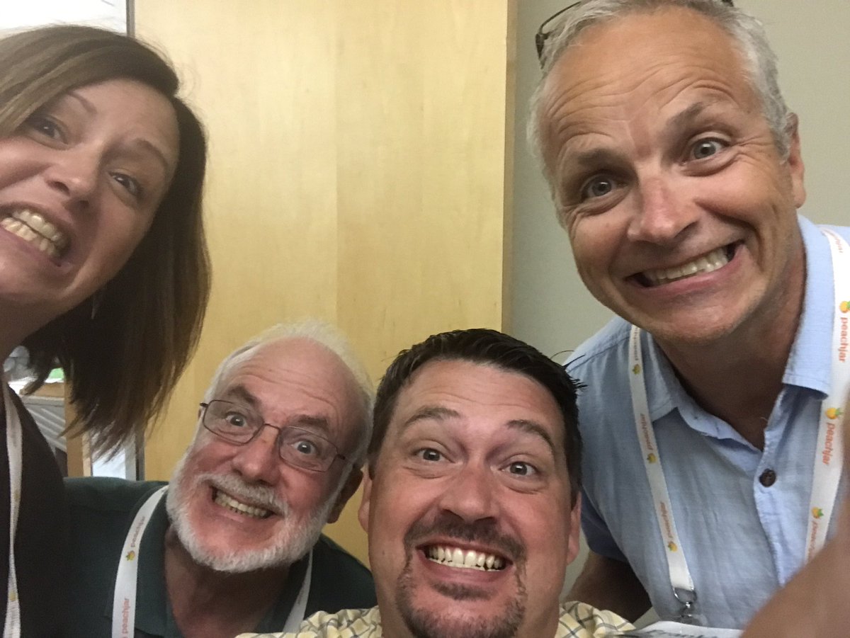 mcdansr's tweet photo. Rocking tech PD at the CKSD Admin Retreat! #cksdchat https://t.co/8s3S4bggxq