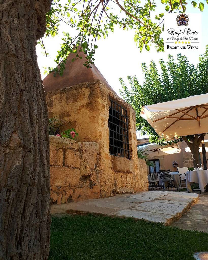 BaglioOneto's tweet photo. Antico pozzo della Corte

#bagliooneto #baglio #baglioonetoresort #bagghio #marsala #trapani #sicilia #siciliando … https://t.co/a3kqw2xubv https://t.co/26n6doVzSV