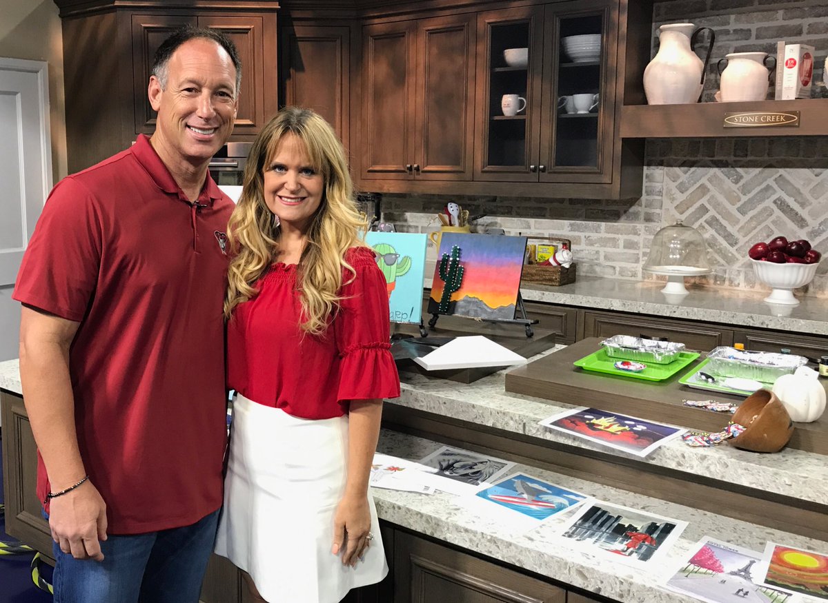 PinspirationAZ's tweet photo. On set at @12News with the great @Luisgonzo20 today at @arizonamidday! #arizonamidday #gonzo #pinspirationaz #dbacks https://t.co/U38phd8V2z