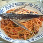 存在感がすごいw屋久島でトビウオパスタ頼んだらそのまんまだったw