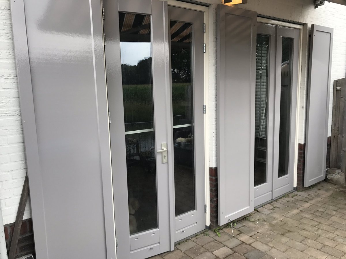 VDRoestSchilder's tweet photo. 1e schilders beurt in de Sikkens XD op de huurlingsedam Wijchen. https://t.co/4FXuWrqZXh #schilderwerk #wijchen #gelderland #sikkens https://t.co/zC3nFpbblf