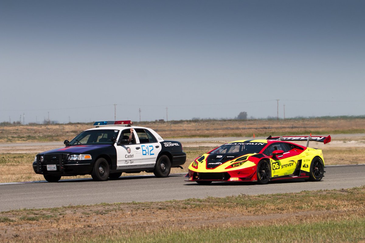 I think I may win in the straights :) 
#lamborghini #huracan #cops #funny 👮🏆👮🏆👮🏁